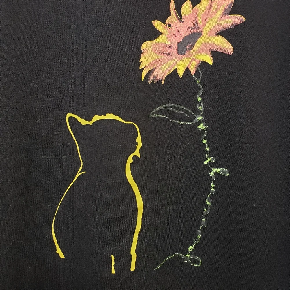 Cat silhouette looking at a daisy flower graphic Tshirt woman's size lar… - Picture 2 of 7